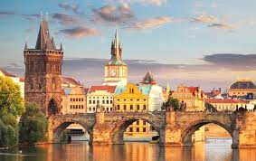 Urlaubsziele, sehenswürdigkeiten & weitere infos, die du vor deinem tschechien urlaub kennen solltest. Die Karlsbrucke In Prag Infos Tipps 2021