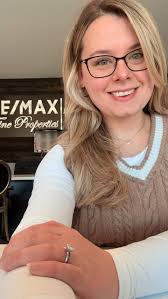 Want to buy or sell a house? Great! Want an office or open a store?  Fantastic! Want a Church?? I can do that too!! Whatever you're looking for,  I can help! 👇