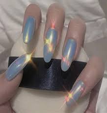 Nos encanta tener las uñas pintadas, pero muchas veces el color elegido no nos favorece, luciendo unas manos opacas y hasta avenjentadas. Mejores Colores De Unas Para Piel Morena Tonos De Esmalte Manicura
