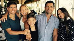 Kelly ripa celebrates mother's day with sweet flowers from husband mark consuelos and their kids this link is to an external site that may or may not meet accessibility guidelines. Mark Consuelos On Living In L A With His Teenage Children We Re Like Roommates Entertainment Tonight