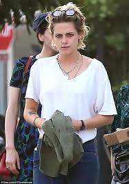 Robert anthony de niro jr. Kristen Stewart Loses Track Of Cara Delevingne S Guitarist Girlfriend St Vincent Daily Mail Online