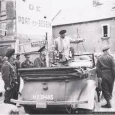 Visite Du Marechal Montgomery A Port En Bessin Le 10 Juin 1944 Photo Iwm Bataille De Normandie Debarquement En Normandie Normandie
