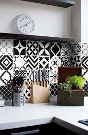 Le Carrelage Adhesif Carreaux De Ciment Un Relooking Facile Pas Cher Carrelage Intelligent Carrelage Adhesif Carrelage Mural Adhesif