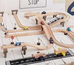 Wooden Play City Train Track Set Pottery Barn Kids Brinquedos Design De Casa Oficina De Marcenaria