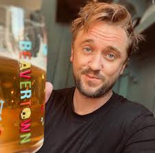 Saat disana dia lebih banyak cerita dibanding biasanya;kayaknya karena senang banget. Ok3ixep8axv4dm