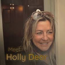 Holly Dear's Instagram, Twitter & Facebook