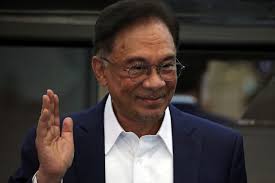 Malaysia's Anwar claims 'strong majority' to form new government