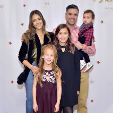 Jessica marie alba is an american actress and businesswoman. Jessica Alba Wir Ziehen Keine A Locher Gross Gala De