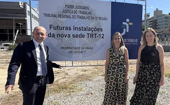 Presidente do TRT-SC visita terreno onde será construída futura sede do tribunal | Tribunal Regional do Trabalho da 12ª Região