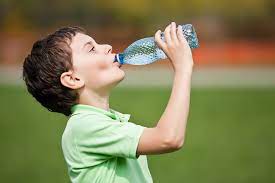 Drinking water before that age, or in place of their regular milk feeds, can be dangerous to babies. How Much Water Should A Kid Drink For 4 To 14 Years Old
