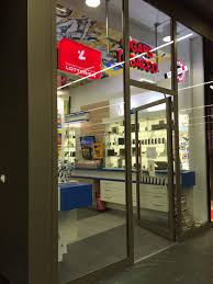 Tatsächlich folgt der handelsprozess selbst einem ähnlichen prozess wie beim handel mit aktien und anteilen. Bitcoin Automat Am Wiener Hauptbahnhof Geht In Betrieb Coinfinity