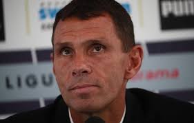 Football. « Il y avait un mètre de neige dehors et les joueurs ont voté  pour s'entraîner à 6 heures du matin » : Gustavo Poyet revient sur un  entraînement épique avec le GF38