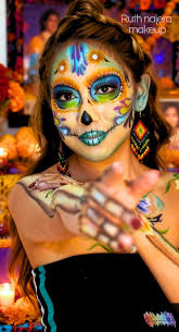 Lind noche quiero compartirles una catrina muy colorida espero les agrade  hecha con las paletas de Kosmetika También las invito a seguirme donde subo  algunos videos paso a paso .  https://www.instagram.com/ruthnajera_makeup?igsh=cWRiMXc1dGR4dnpk