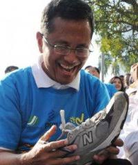 Sebuah sepatu pertama bagi dahlan. Setelah Novel Sukses Giliran Film Sepatu Dahlan Segera Tayang