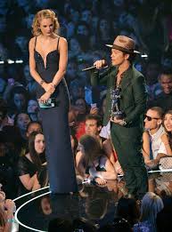 Bruno was the nickname, which the members of his family gave the boy, when he was 2. Bruno Mars Y Taylor Swift Estatura Taylor Swift Album