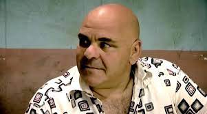 İstanbul'daki galatasaray lisesini bitirmesinin ardından i̇stanbul üniversitesi basın yayın yüksek okulundan mezun olan sanatçı. Rasim Oztekin Entube Edildi Hayati Tehlikesi Var