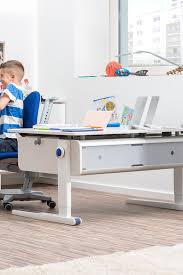 Der schreibtisch champion von moll hat mama alexa insbesondere durch seine anpassungsflexibilität überzeugt. Spass Beim Lernen Dank Des Frischen Designs Des Moll Champion Kinderschreibtisch Kinderschreibtisch Kinderschreibtisch Mitwachsend Kinder