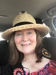 Julie Maben's Instagram, Twitter & Facebook