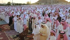 أن يحضر الإمام ويؤم الناس بركعتين، يكبر في الأولى تكبيرة الإحرام ثم يكبر بعدها ست تكبيرات، ثم يقرأ الفاتحة، ويقرأ سورة (ق) في الركعة الأولى. ÙƒÙŠÙÙŠØ© ØµÙ„Ø§Ø© Ø¹ÙŠØ¯ Ø§Ù„ÙØ·Ø± Ù…Ø¬Ù„Ø© Ø³ÙŠØ¯ØªÙŠ