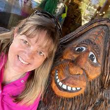 What are some hike recommendations near Crystal Mountain and Packwood?