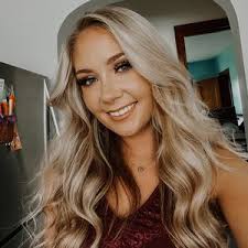 Stephanie Nikole (@stephitup)