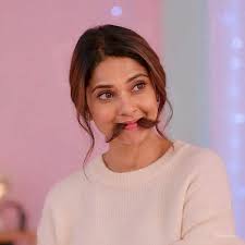 Warning about personal space invasion