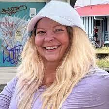 Ellen Scranton's Instagram, Twitter & Facebook