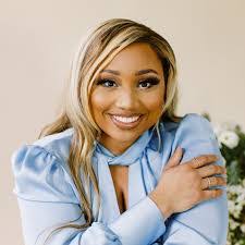 Danielle Farrell's Instagram, Twitter & Facebook