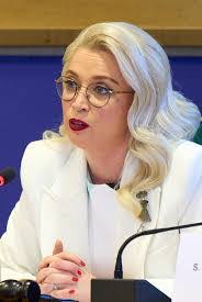 Lourdes Abella's Instagram, Twitter & Facebook