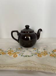Brown Betty 6 Cup Tea Pot — Tea House Theatre