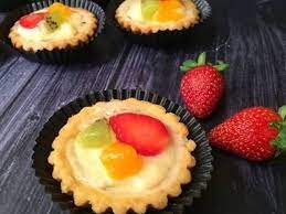 Tart manis dan mentega diisi dengan krim pastry dan diatapi stroberi, jeruk mandarin, buah kiwi, mangga. Easy Way To Make Mini Fruit Pie In 2021 Tasty Pastry Fruit Pie Mini Fruit Tarts