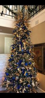 Black And Gold Christmas Tree Decorations At Hikendip You Can Find The Latest Travel Blogs Food Blogs Fashion And Home Decor Id Gold Christmas Decorations Cool Christmas Trees Elegant Christmas Trees