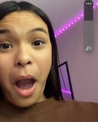 Oh hey 👋 😃 Just documenting the green hair 😋 Never would I have thought  I would go green, but now I can't believe I haven't done it sooner!!! Some  of you