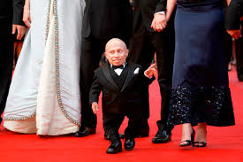 It is the second installment in the austin powers film series. Actor Verne Troyer Who Played Mini Me In Austin Powers Films Dead At 49