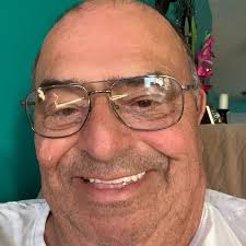 Do men who actually find A cups attractive still exist? 🙈