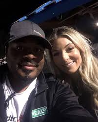 Lizzy Musi Fans (Street Outlaws)