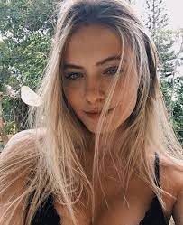 rosa emulsion aus kokosnussol fotografieideen fotografieideenfrauen fotografieideenfrauenakt fo schonheit madchen blonde madchen haarschonheit