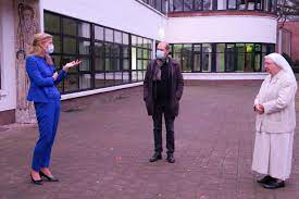 Bekijk wat annelies verlinden (verannelies) heeft gevonden op pinterest, de plek met 's werelds beste ideeën. Minister Verlinden Bezoekt Haar Oude School In Schoten Schoten Gazet Van Antwerpen Mobile
