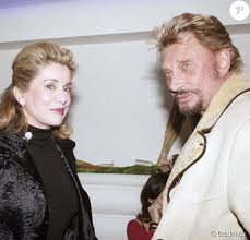 André torrent est revenu avec michaël pachen sur l'un des tous premiers tubes de johnny hallyday qui concorde avec sa rencontre avec catherine deneuve dans nos chansons ont une histoire le jeudi de l'ascension le 21 mai dernier. Catherine Deneuve Et Johnny Hallyday Auraient Pu Former Un Couple Mais Purepeople