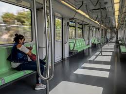 A bordo de una ambulancia militar. Toque De Queda Continuo Durante Navidad Y Ano Nuevo En Medellin Infobae
