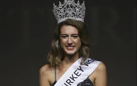 Çocukluğu yine doğduğu ankara'da geçti. Ousted Miss Turkey Said Facing Up To A Year In Jail Over Tweet The Times Of Israel
