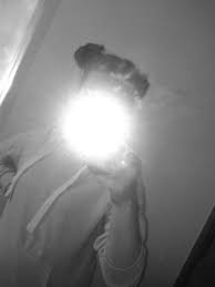 Aesthetic Black And White Mirror Selfie With Flash How 2 Take The Perfect Mirror Selfie With The Flash On Mirror Selfie With Flash Mirror Selfie Girl Mirror Pictures Selfie