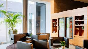 Enjoy regional beer, cocktails or selected wines at the hotel bar in a relaxed atmosphere. Hilton Garden Inn Stuttgart Neckarpark Success Hotel Group