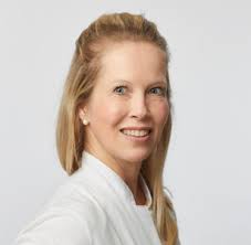 das heißt bei uns: Hey, Hallo, Guten Morgen, Guten Tag, Guten Abend,  Herzlich Willkommen und Schön, dass Sie da sind! Von uns