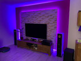 Fernseher an die wand hängen. Unsere Tv Wand Mit Gipsverblendern Selber Bauen Birkenallee Fertighaus De