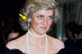 English Vacation Quiz Reveals Favorite Jewelry Type