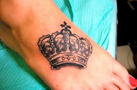 Werd ich den verlorenen schatz wieder finden. Krone Tattoo Am Fuss Mit Vielen Mustern Tattooimages Biz