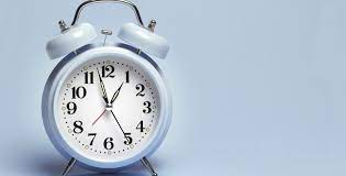 El cambio de hora se remonta a la década de los 70 , con la primera crisis del petróleo, cuando algunos países decidieron adelantar el reloj para aprovechar mejor la luz natural del sol y consumir menos electricidad ( españa introdujo el. Este Sabado Comienza El Horario De Invierno Todo Lo Que Debes Saber Sobre El Cambio De Relojes