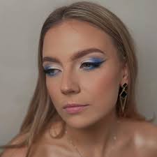 Piękna Ania 🩵! Poprosiła o makijaż w kolorze niebieskim ☺️ przyznam że  zdarza się to bardzo rzadko wśród klientek. #makijażrybnik #makeup #wizaz  #rybnik #makijażystka