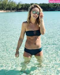 Becca Tobin / becca Nude Leaked Photo #36 - Fapello